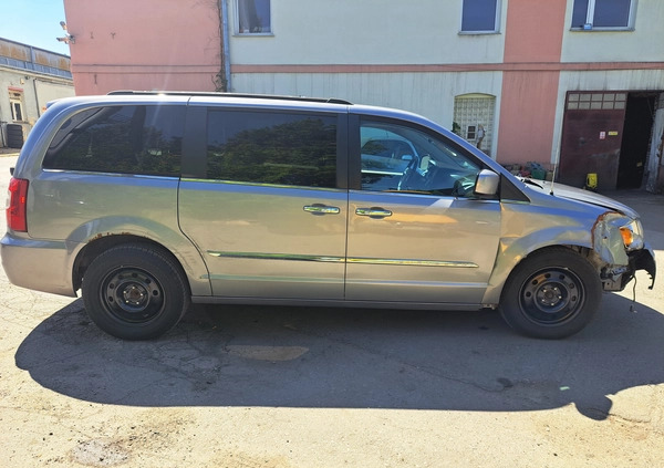 Chrysler Town &amp; Country cena 24000 przebieg: 212330, rok produkcji 2014 z Radom małe 172